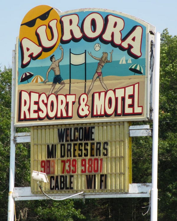 Aurora Resort Motel - Sign